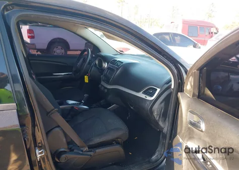 2015 Dodge Journey Sxt z USA, uszkodzony, nr VIN 3C4PDCBG9FT524788